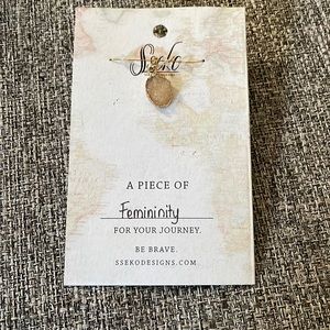 Sseko Femininity Charm